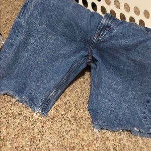 Cut off Levi shorts